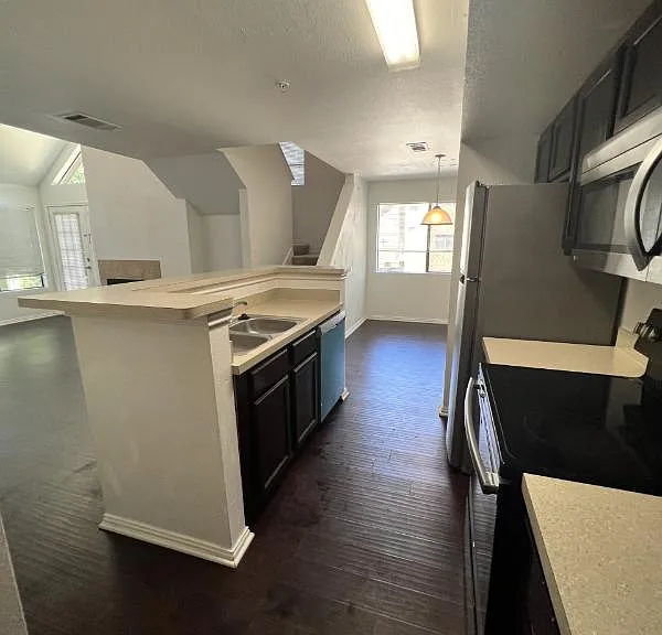 9817 Walnut St #210 — Photo 51