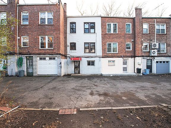 4th image of 68-33 Harrow St
