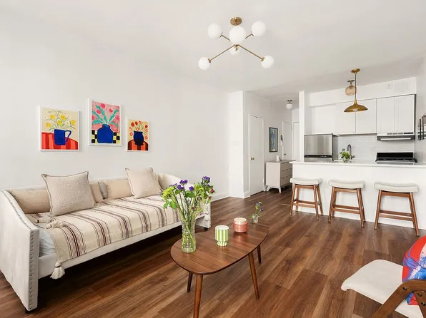 321 E 71st St APT 5E, New York, NY 10021