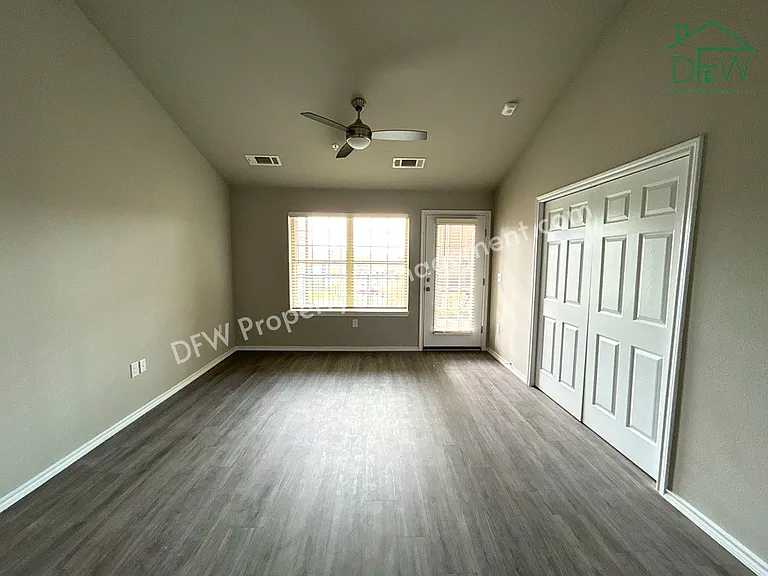 6108 Abrams Rd #B — Photo 2
