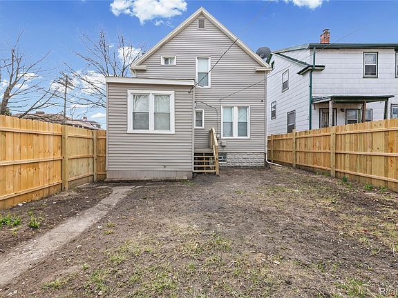 5th image of 8103 E Canfield St
