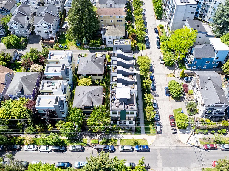 2327 E Denny Way — Photo 40