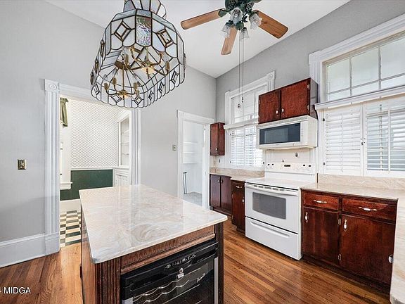 5th image of 2639 Vineville Ave