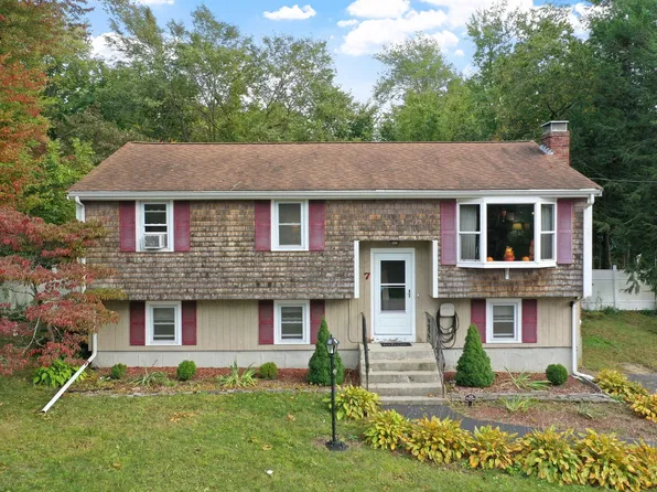 7 N Lakeview Rd, Norton, MA 02766