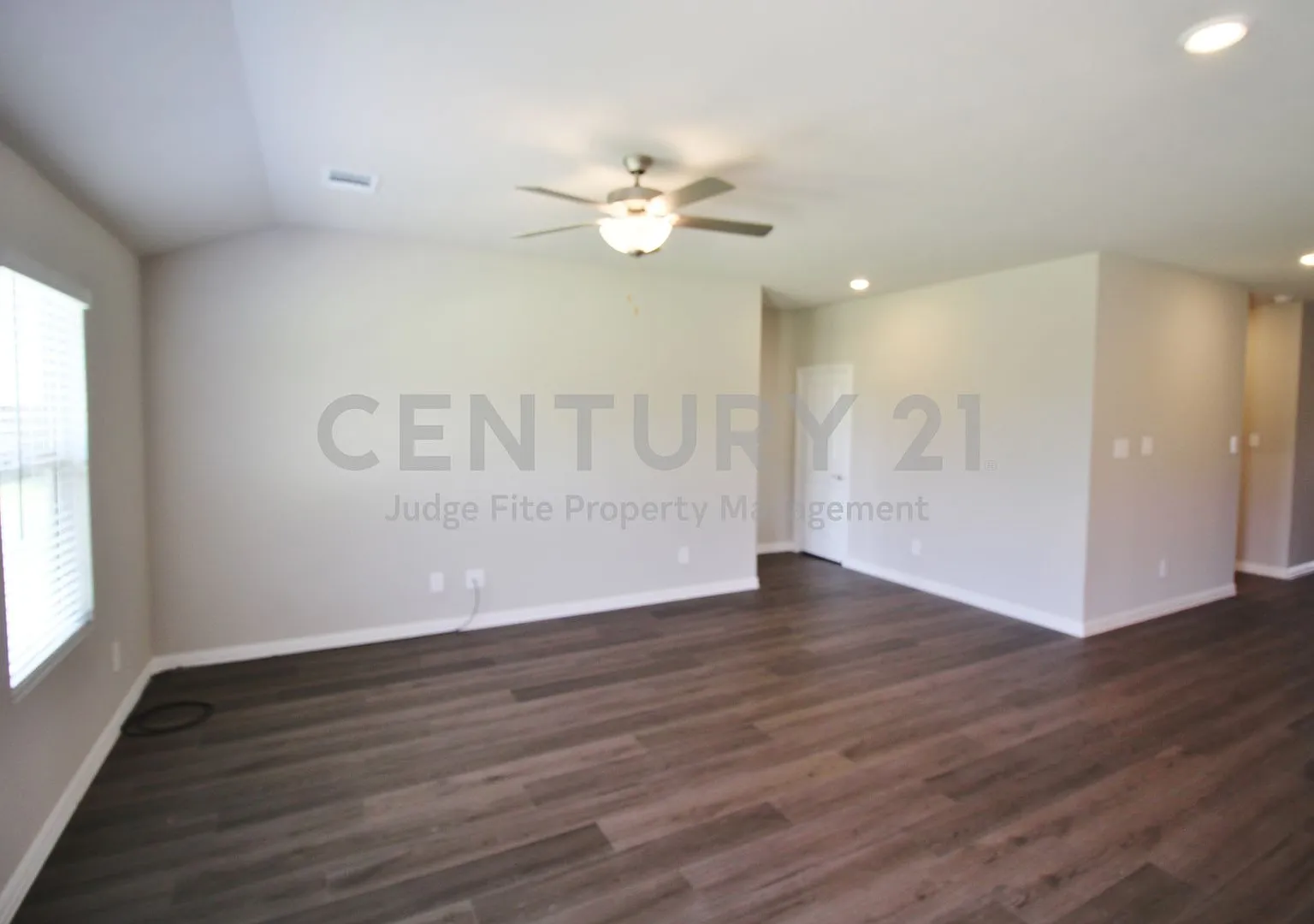 Like New 3/2/2 in Farmersville Ready For Immediate Occupancy! — Photo 4