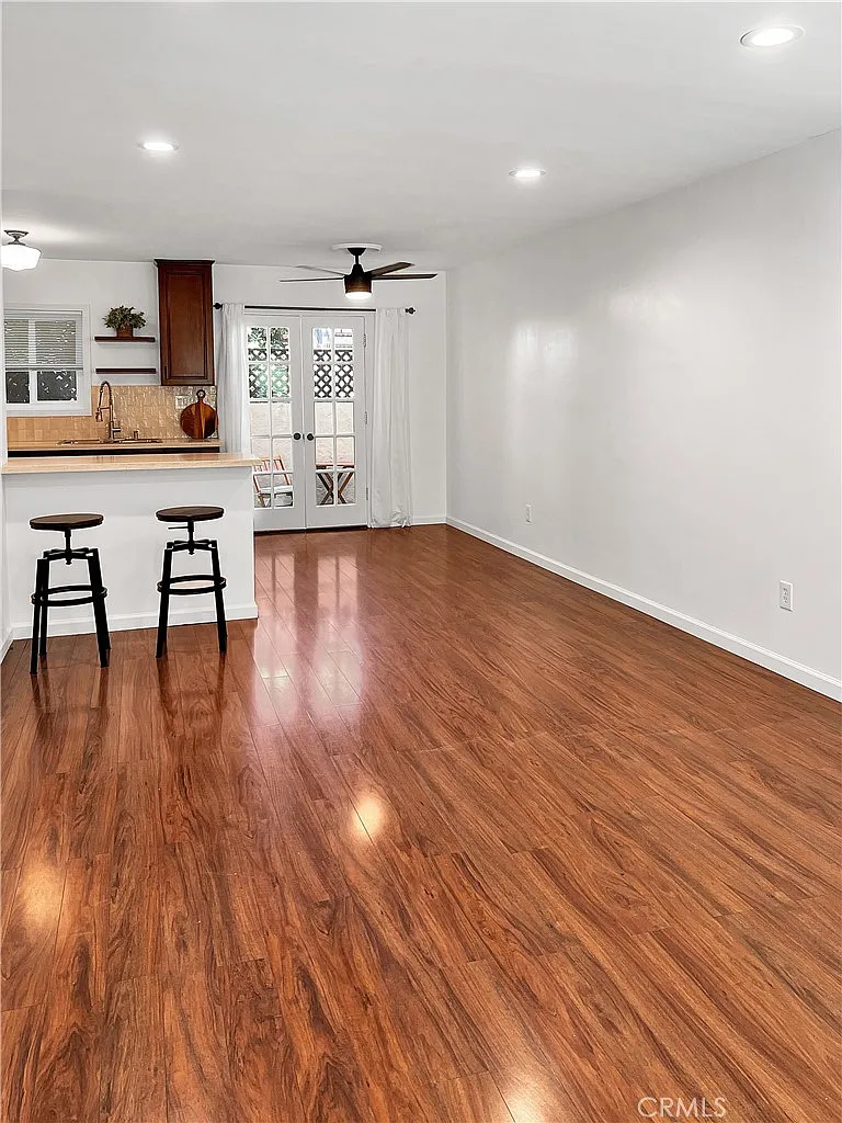 2 bed, 1.5 bath, 1000 sqft, $2,750 — Photo 2
