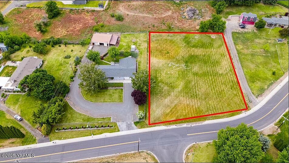 2nd image of 512 Canyon Rd