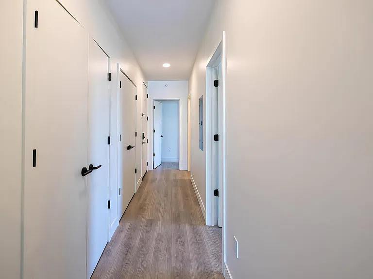 Lakehouse Luxury Apartments — Photo 11