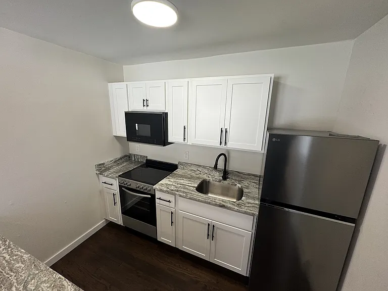 98 East Market Street — Photo 12