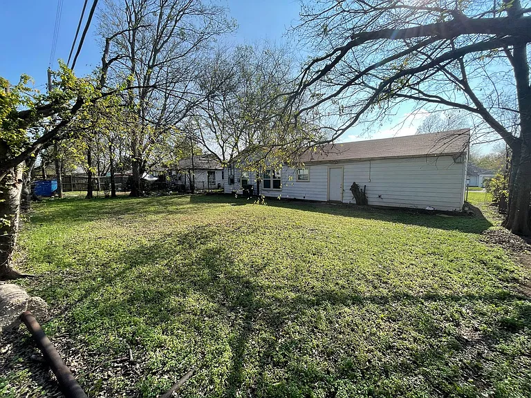 1611 Alamo Ave — Photo 11