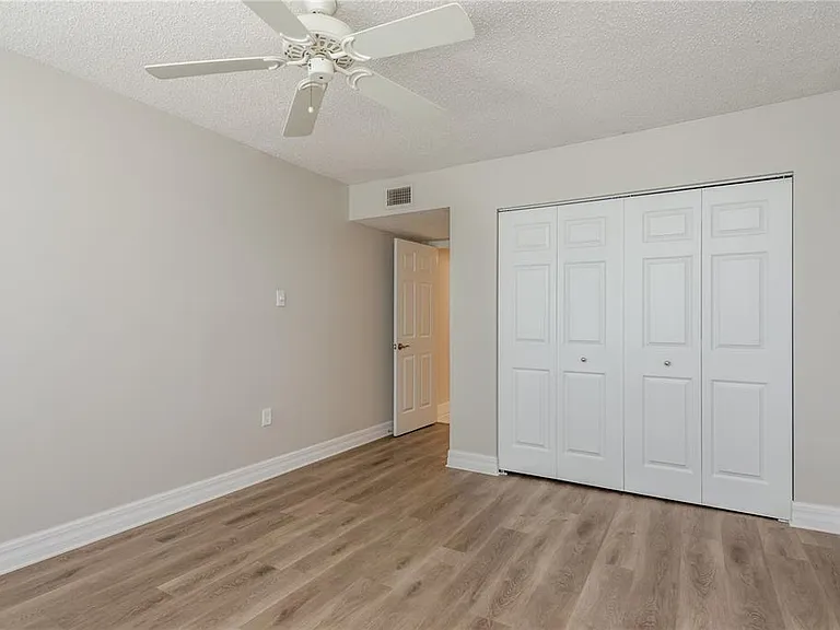 8 Glencoe Pl #104 — Photo 19