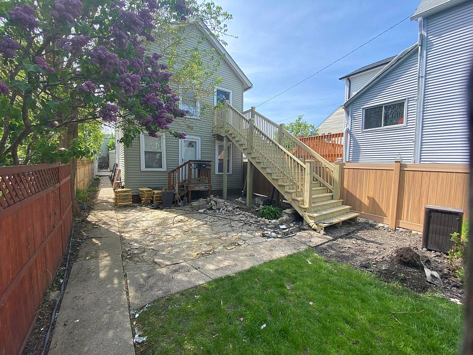 1st image of 1916 N Sawyer Ave Unit 2