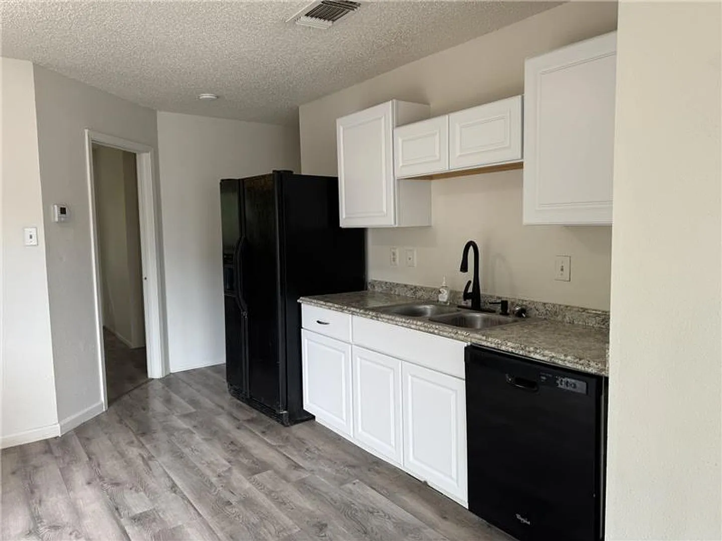 Beautiful and Stylish 3 bedroom & 2 bathroom — Photo 4