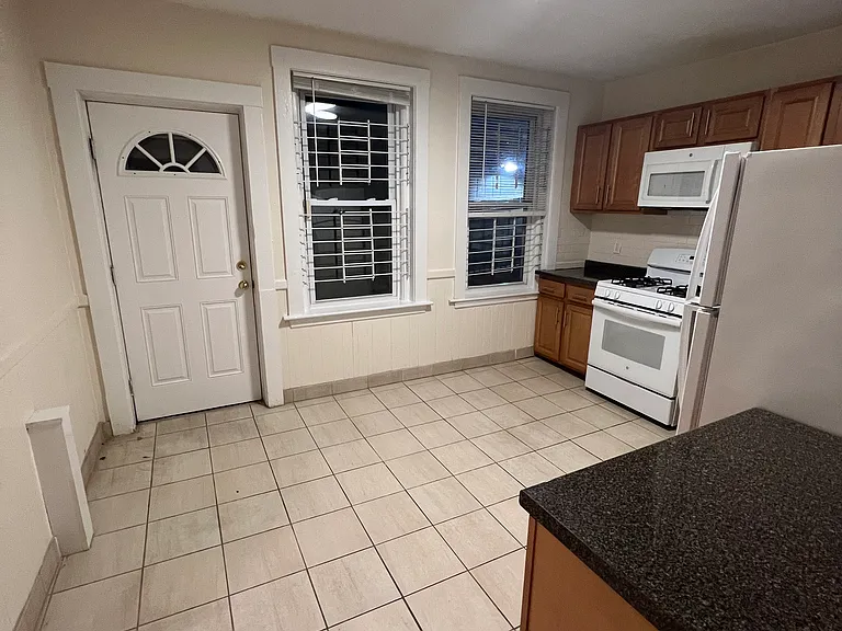 10 Barrows St #4 — Photo 10