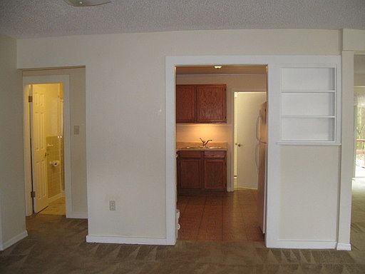 3rd image of 226 E Pierce Ave