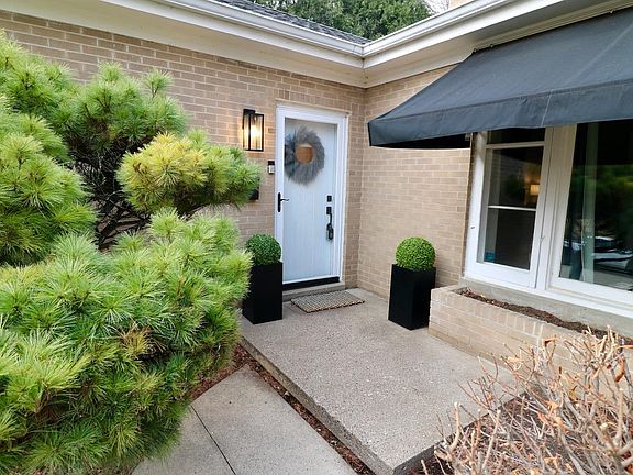 2nd image of 966 Victoria St