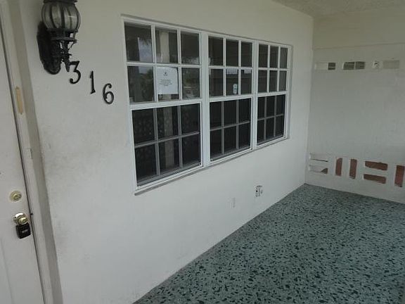 3rd image of 1430 NE 170th St APT 316