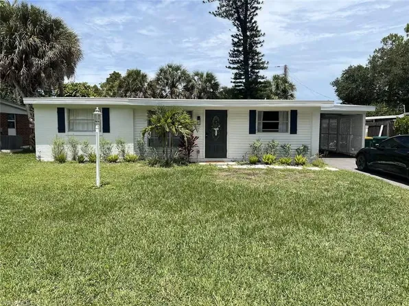 1220 Embassy Ln, Naples, FL 34104