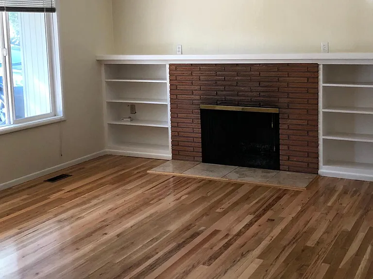 1843 NW Garryanna St — Photo 3