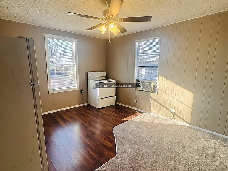 1122 Dallas St #6 — Photo 4