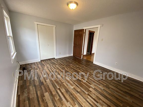 5th image of 814 NE Winfield Ave