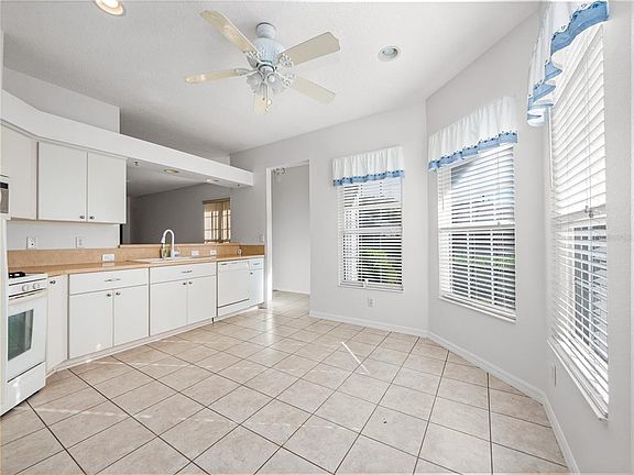 4th image of 20505 Queen Alexandra Dr