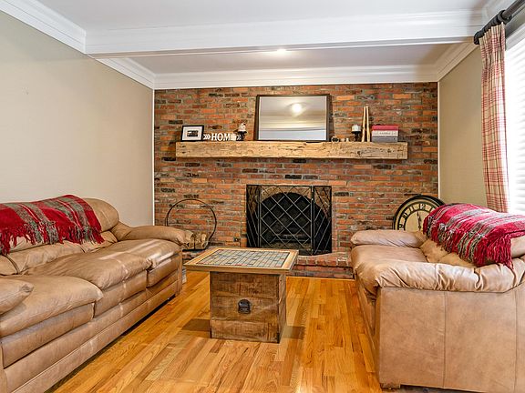 4th image of 561 Lambourne Ave