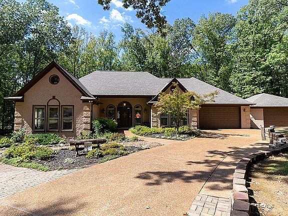 4th image of 615 Stewart Rd