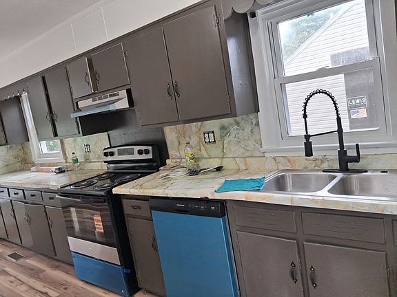 3rd image of 200 Hemlock St