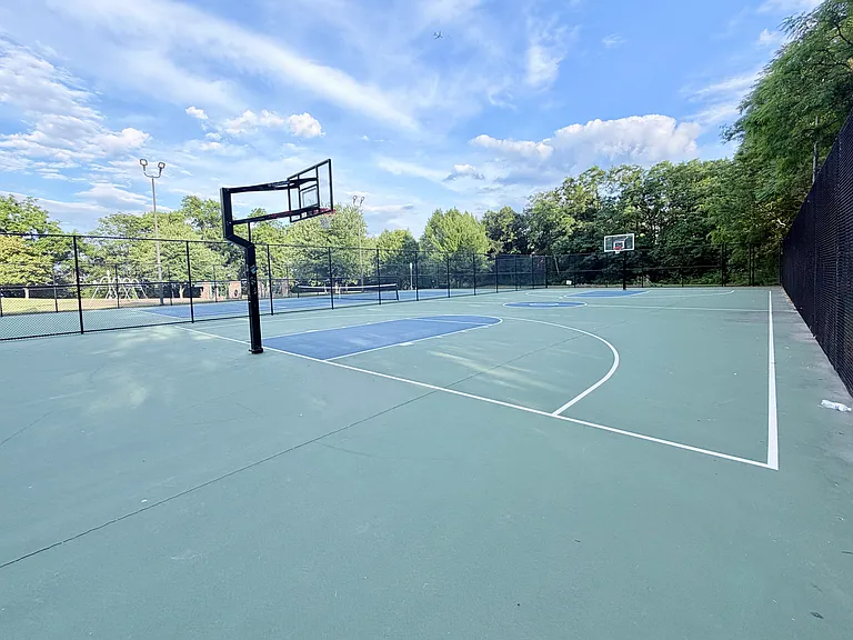 603 Eisenhower Dr — Photo 26