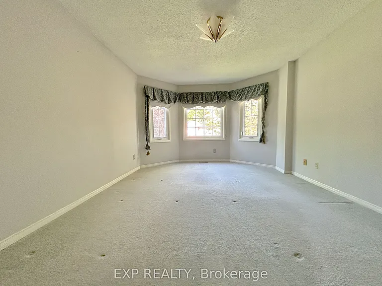 23 Haskell Cres — Photo 17