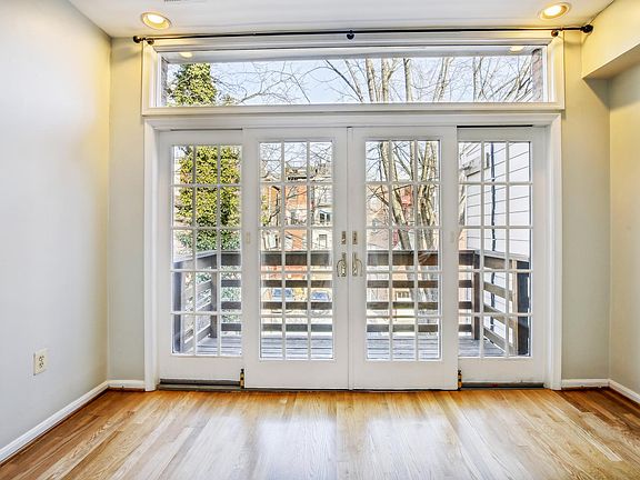 Primary Bedroom Suite w. Balcony