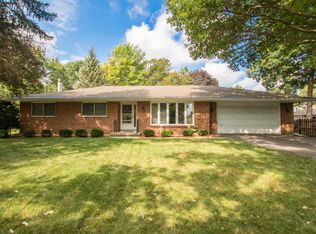 885 Schomer Rd, Aurora, IL 60505