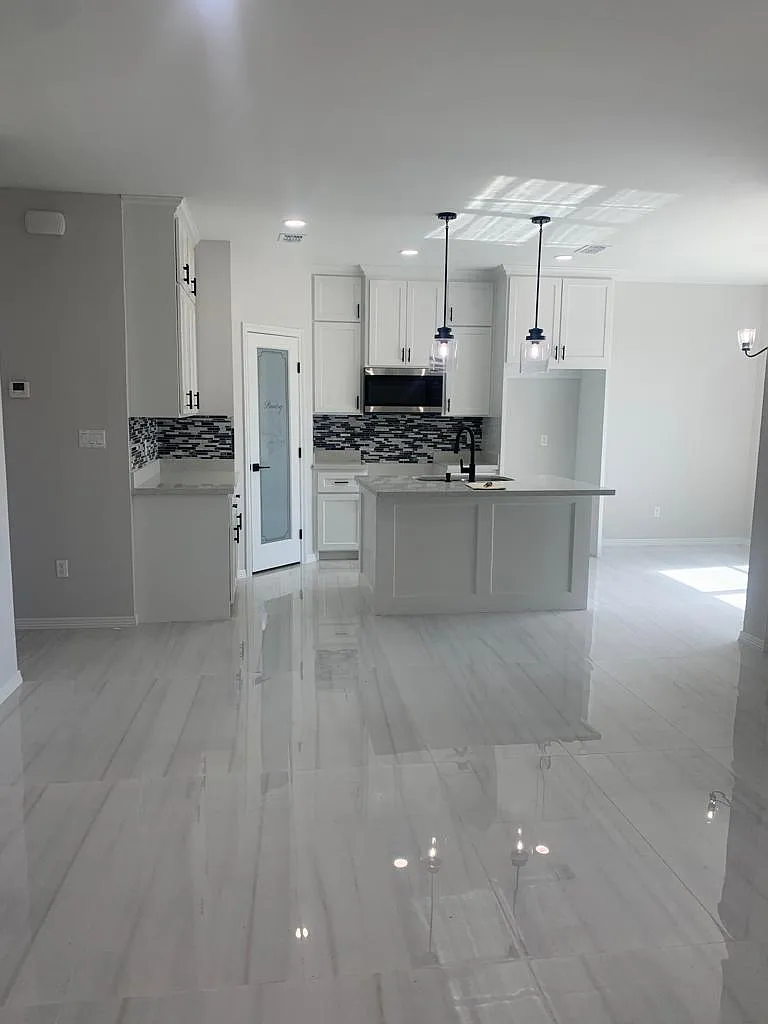 3 bed, 2.5 bath, 1912 sqft, $1,895 — Photo 4