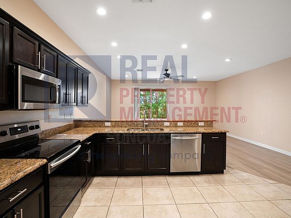 4th image of 1246 Grantham Dr