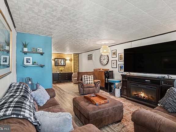 5th image of 719 Lytle St