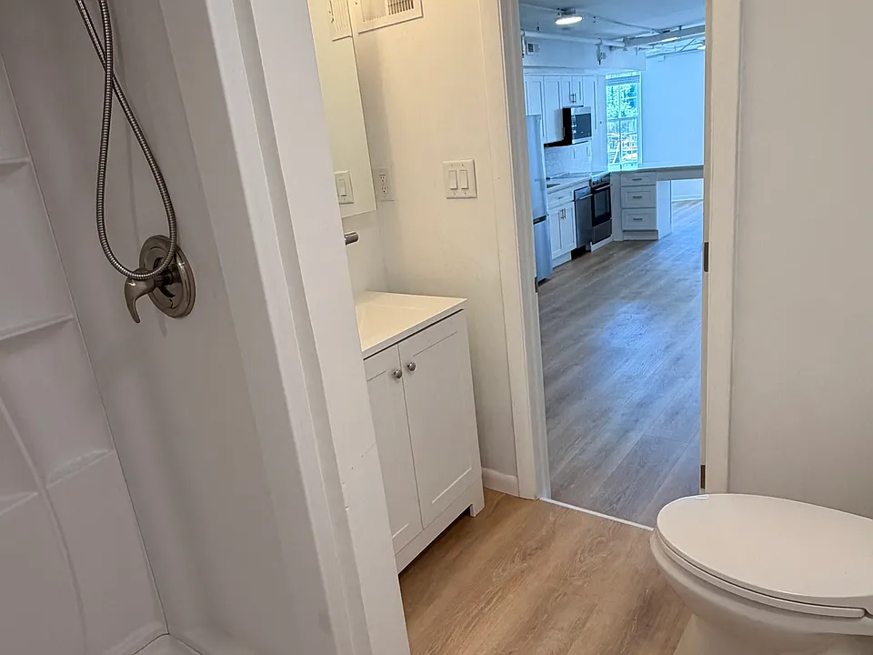 122 Dock St #2