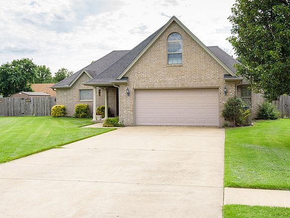 2nd image of 208 Wood Trail Cir