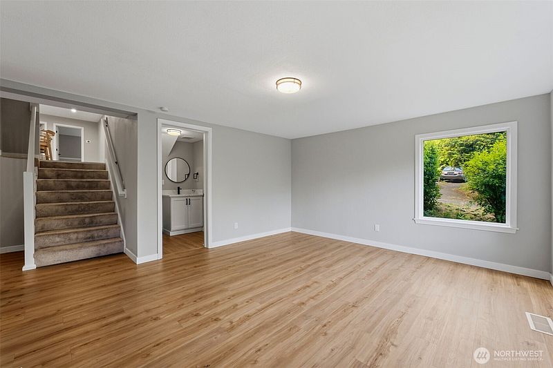 3rd image of 1910 Corbet Drive NW