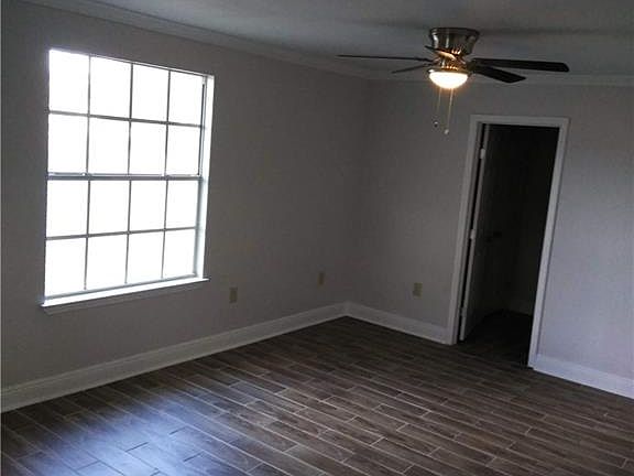 4th image of 4868 Metropolitan Dr