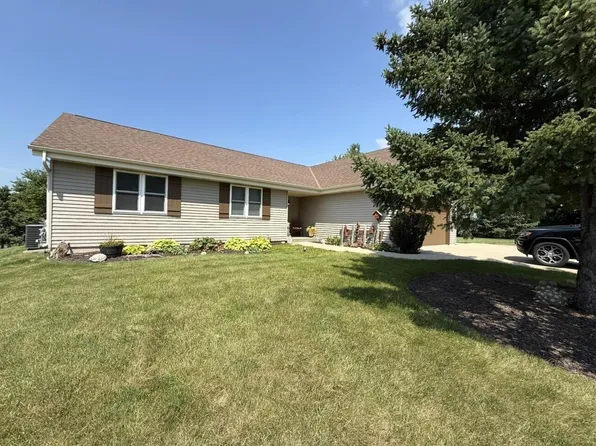 400 Prairie Hill Way, Waterford, WI 53185