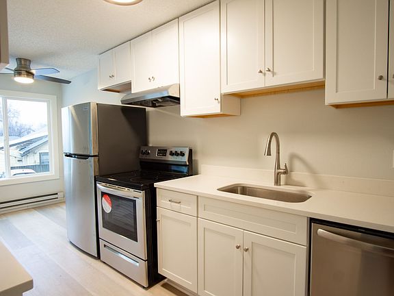 2nd image of 4030 SE Gladstone St #1