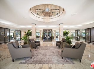325 N Oakhurst Dr APT 405, Beverly Hills, CA 90210