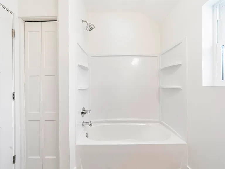 962 Alexander St — Photo 29