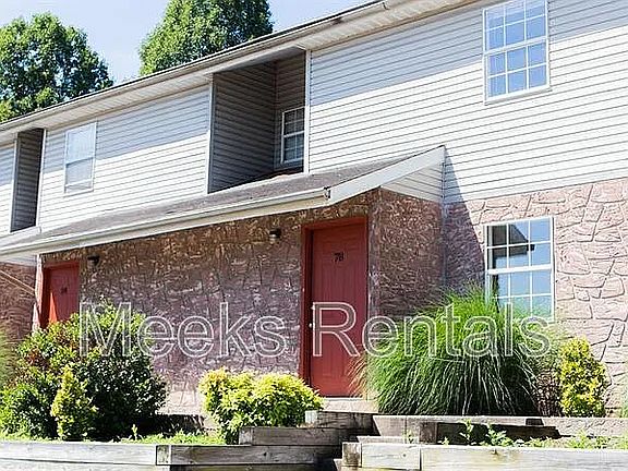 2nd image of 100 Boncarbo Ln #D