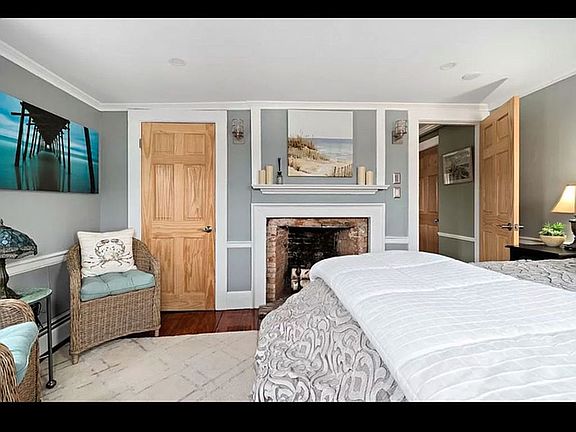 4th image of 9 Kent St APT B