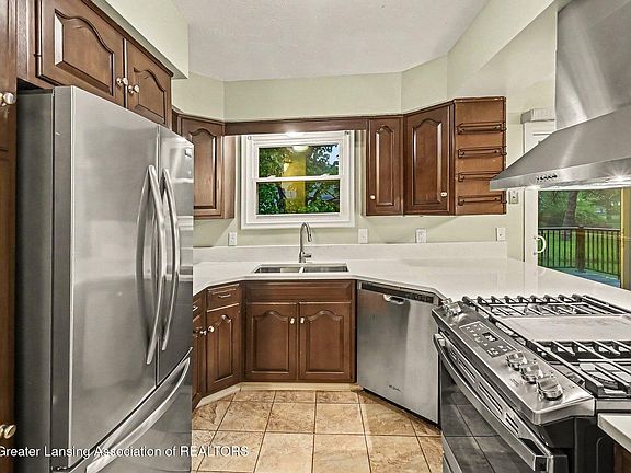 2nd image of 1706 Laurelwood Dr