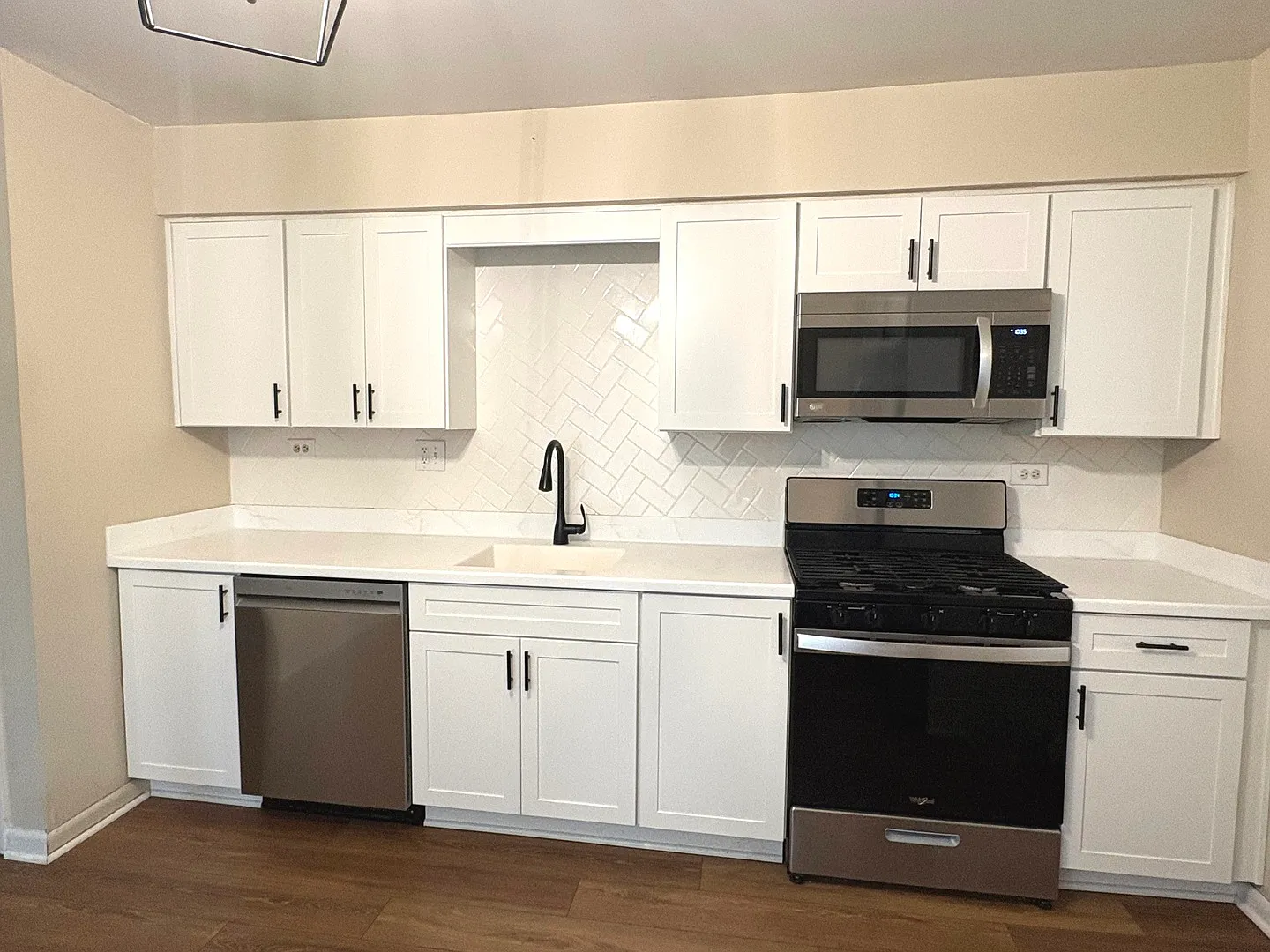 3 bed, 1.5 bath, 1660 sqft, $2,500 — Photo 3