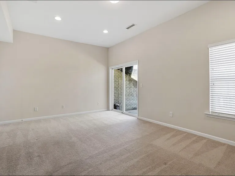 305 Anterbury Dr — Photo 26