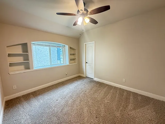1009 Tree Shadow Ln — Photo 2